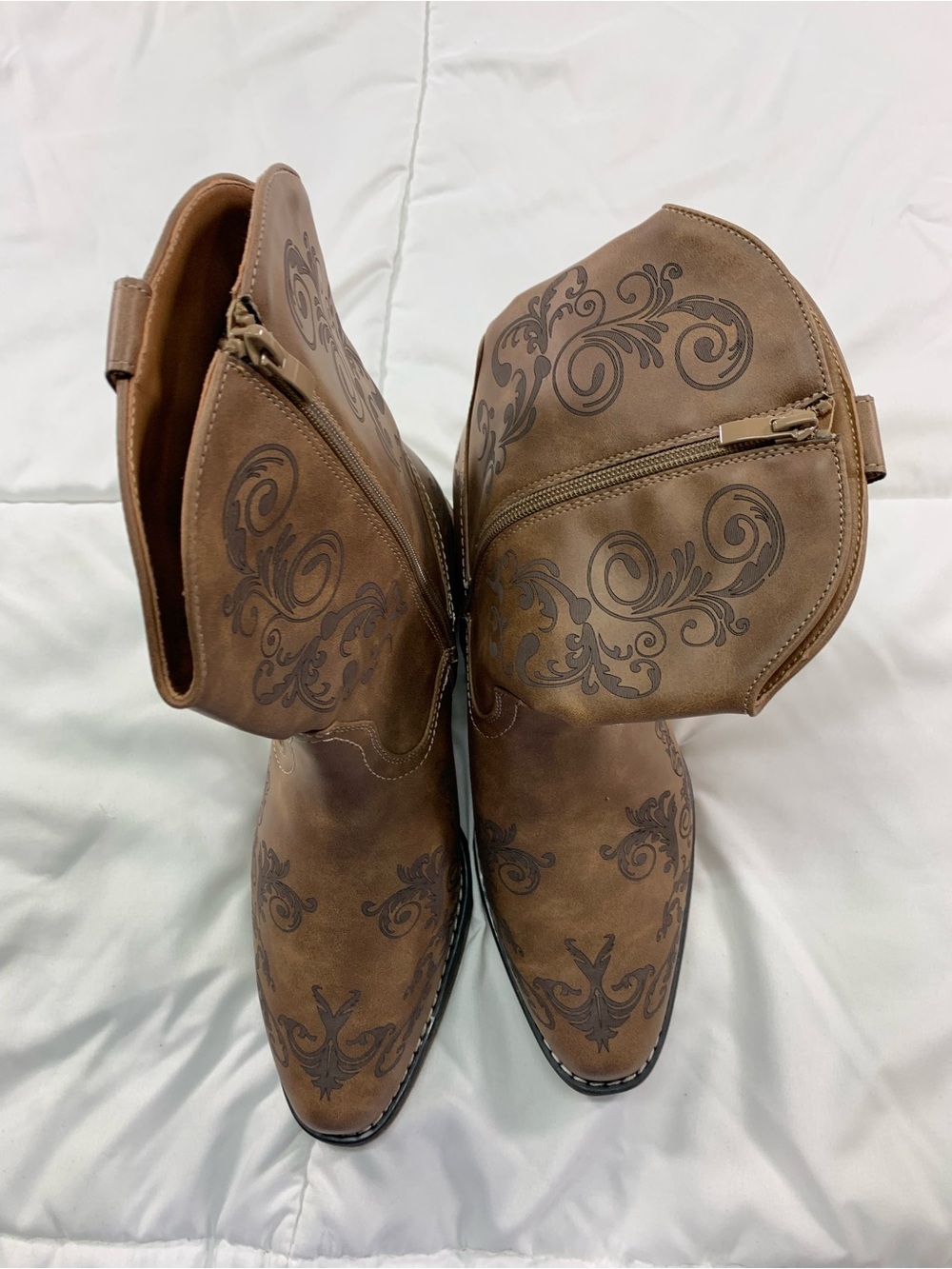 Preloved DREAM PAIRS cowboy boots size 11
